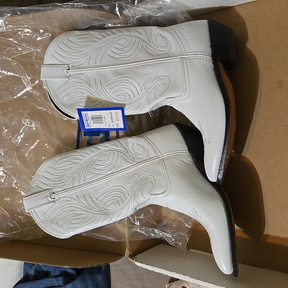 Code West Shoes - Code West Women's White Western Boots Trending For Spring NWT